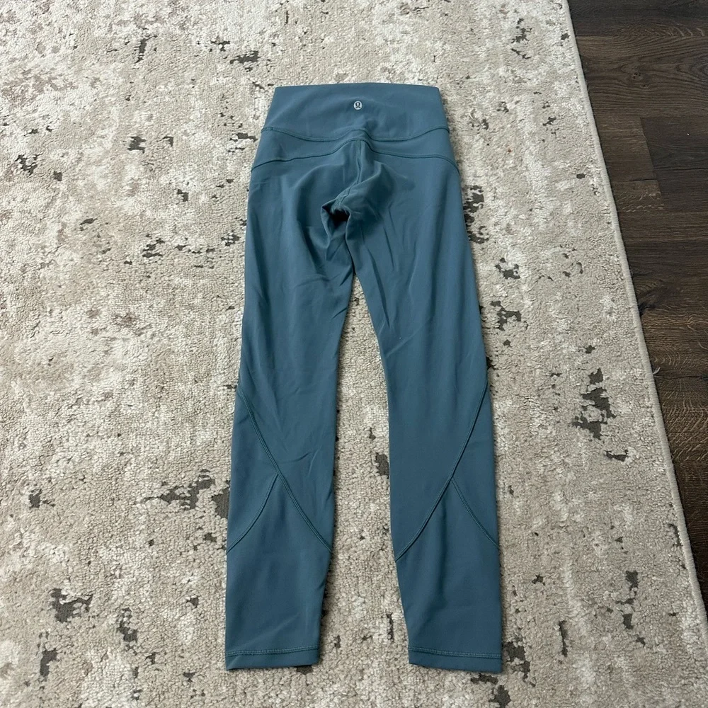 Lululemon In Movement 7/8 Tight *Everlux 25" Size 4 in Blue - Picture 2 of 3